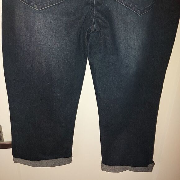 BRODY CAPRIS - Picture 9 of 10